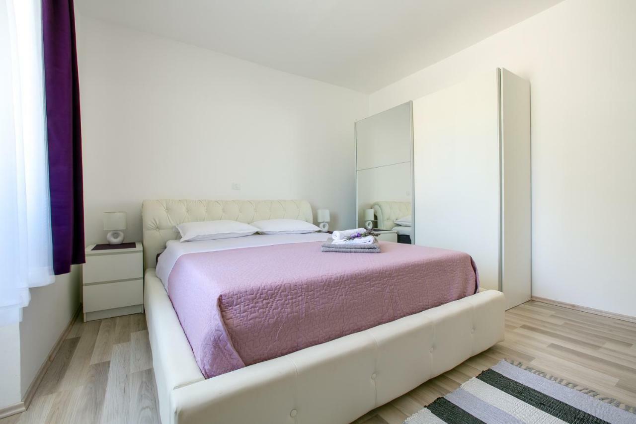 Apartment Maja Pula Buitenkant foto
