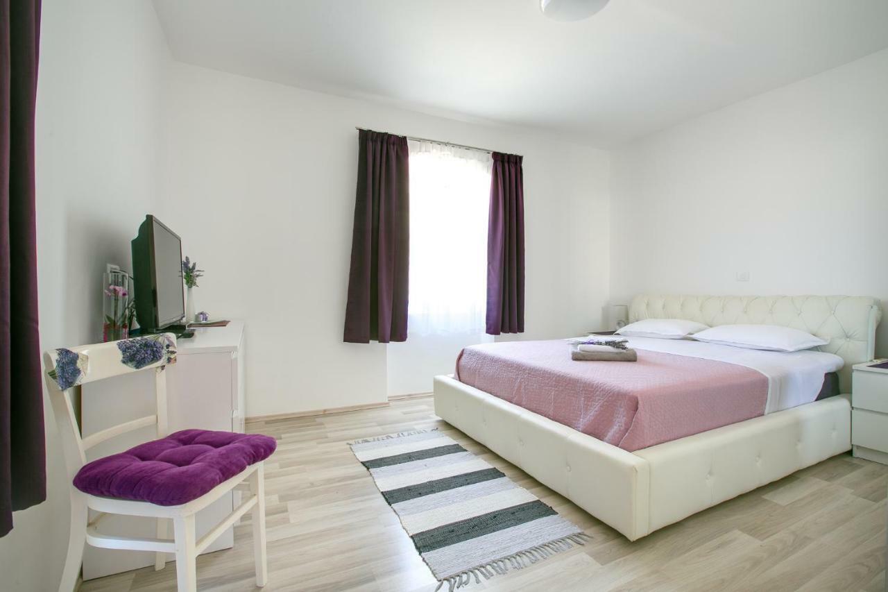 Apartment Maja Pula Buitenkant foto